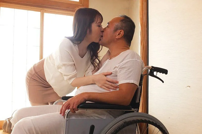 Vú to bướm hồng hào em kêu đau mà miệng rên không ngừng